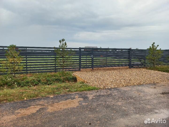 Забор из евроштакетника. Горизонтальный монтаж