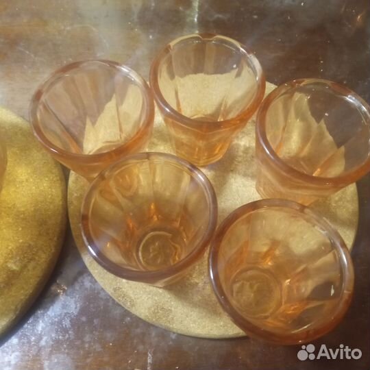 Графин, стопки и ваза