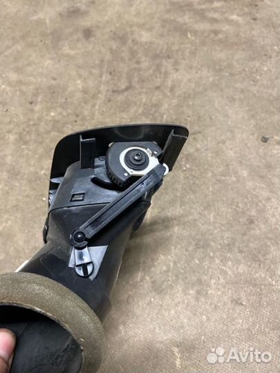 Дефлектор воздушный правый Volvo S60 I рестайлинг