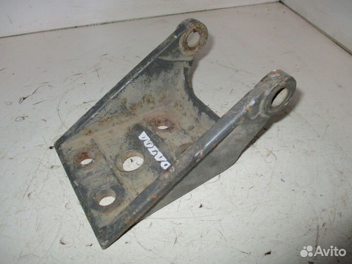 Кронштейн заднего амортизатора Volvo 1076704
