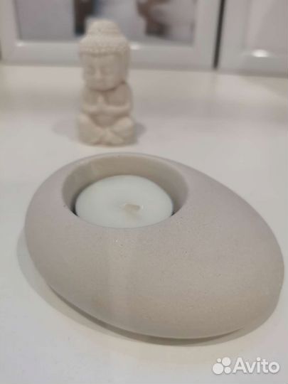 Подсвечник и фигурка Будды