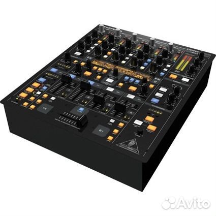 Behringer DDM 4000 digital PRO mixer