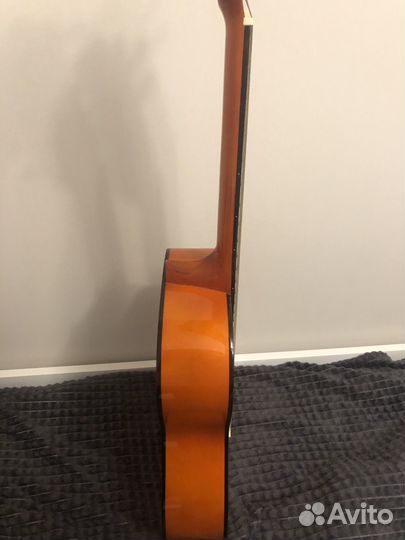 Классическая гитара, настроенная