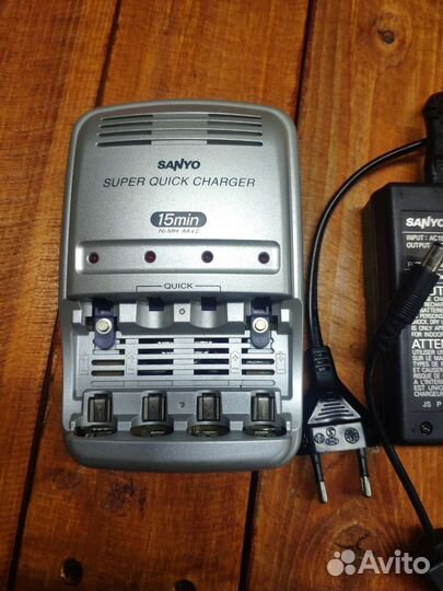 Зарядное устройство Sanyo