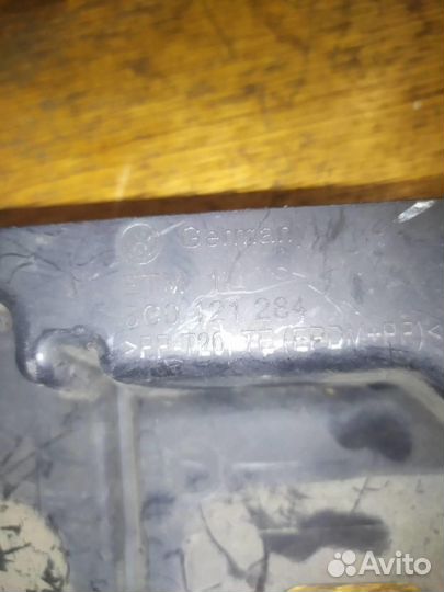 Воздуховод радиатора правый VW Passat B6