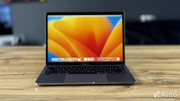 Macbook pro 13 2020 i7/16/512 (153 цикла)