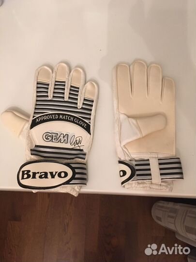 Вратарские перчатки новые