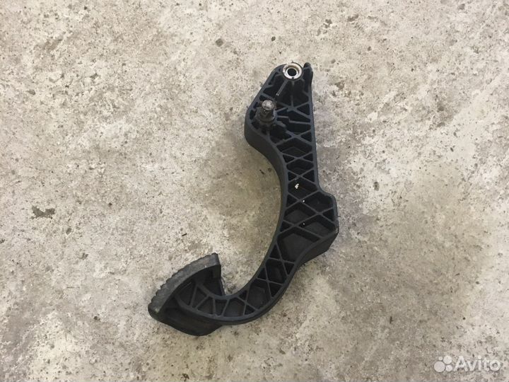 Педаль сцепления Peugeot 307 (2864)