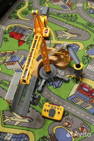 Игрушечный кран