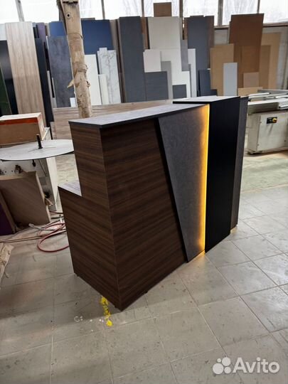 Стойка ресепшен