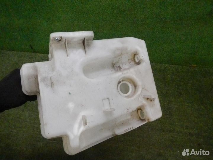 Бачок омывателя лобового стекла Volkswagen Jetta