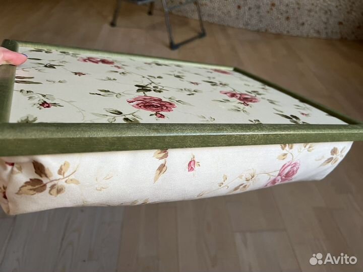 Подставка для еды в кровать