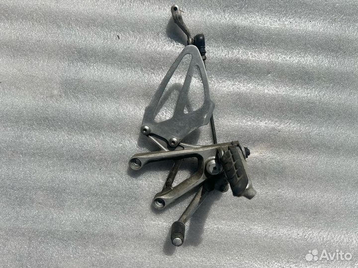 Honda CBR600F4 левый водительский кронштейн