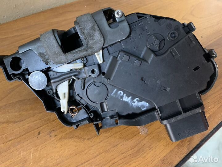 Замок передней правой двери LR discovery 3 4 RRS