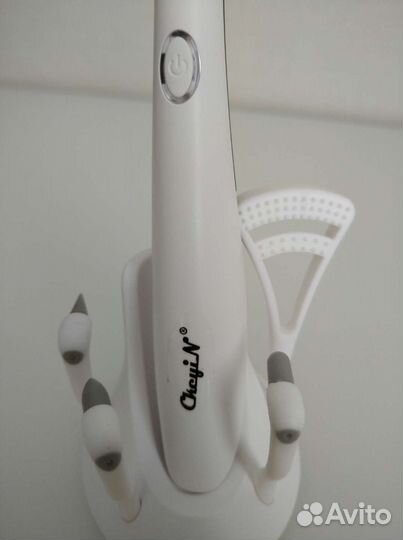 Устройство для чистки зубов