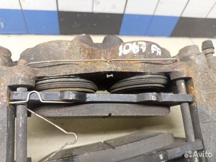 Суппорт передний правый Land Cruiser (150) -Prado