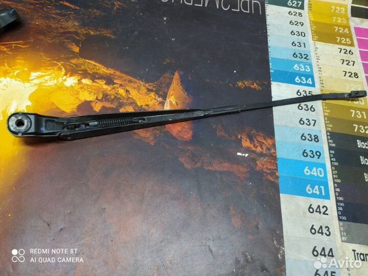 Поводок стеклоочистителя передний левый Renault