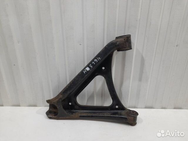 Рычаг задний нижний левый Volkswagen Touareg 2002