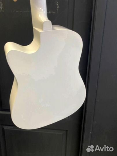 Акустическая гитара