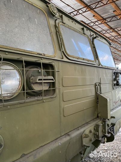 Гусеничный тягач