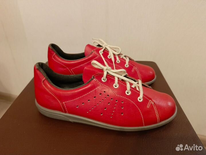 Кроссовки 36