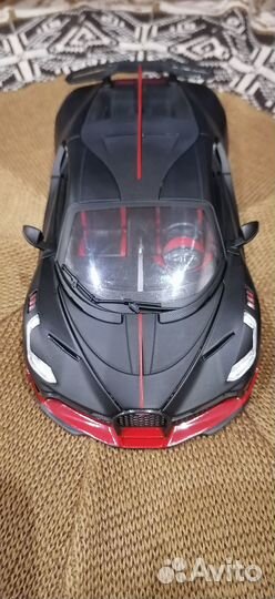 Bugatti Divo 1.24 машинка металлическая