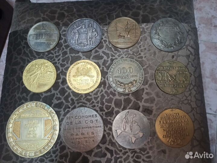 Настольная медаль