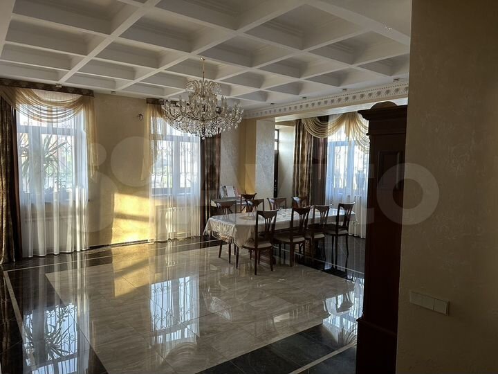 Дом 552 м² на участке 11 сот.