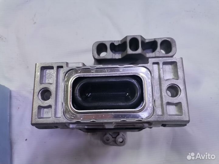 Опора двигателя правая Фолксваген Ауди Шкода