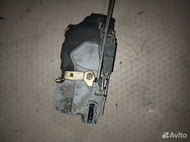 Замок задней левой двери пежо 206/Peugeot 206