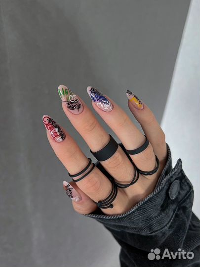 Маникюр педикюр