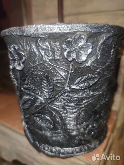 Росток авокадо 30 см в горшке ручной работы