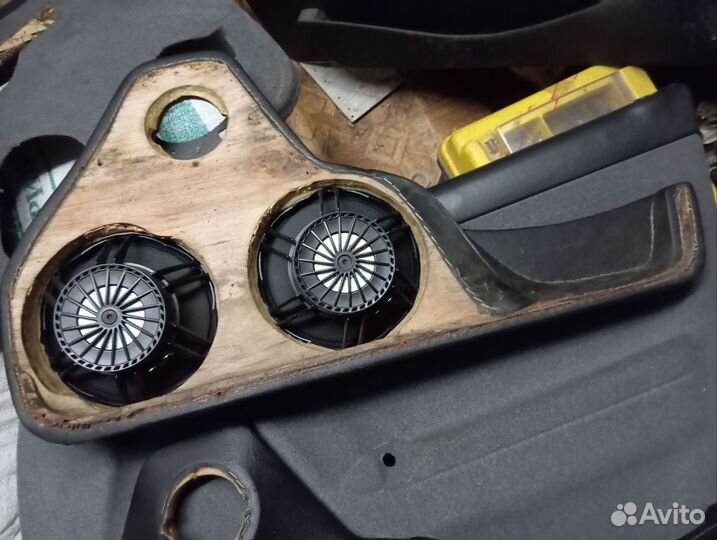 Динамики с подиумами на дверных картах ваз 2110