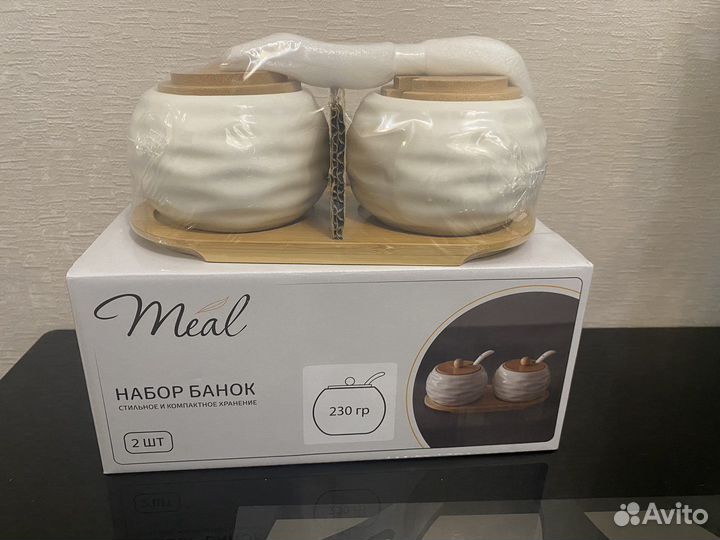 Чайник и сахарница