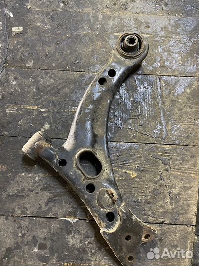 Рычаг левый toyota corona st190