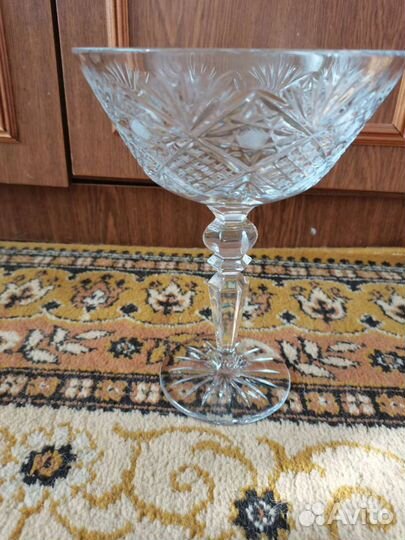 Хрустальная ваза