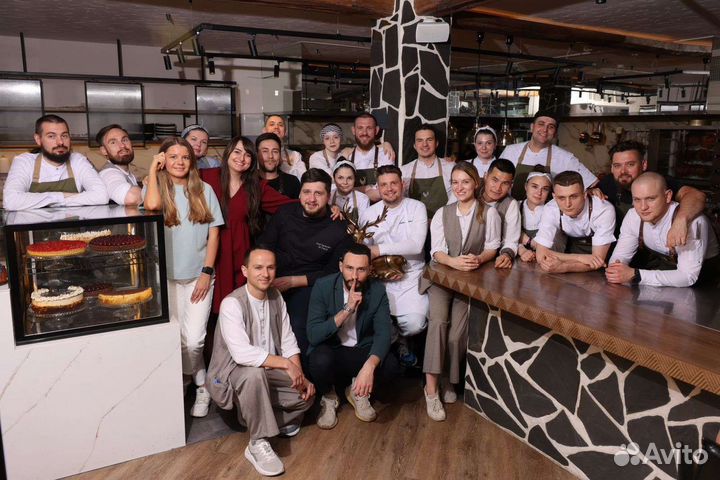 Помощник официанта