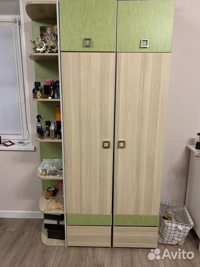 Компьютерный стол и набор стеллаж+шкафы (пенал)