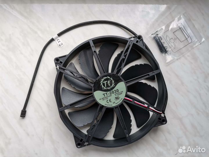 Вентилятор thermaltake 200х30мм