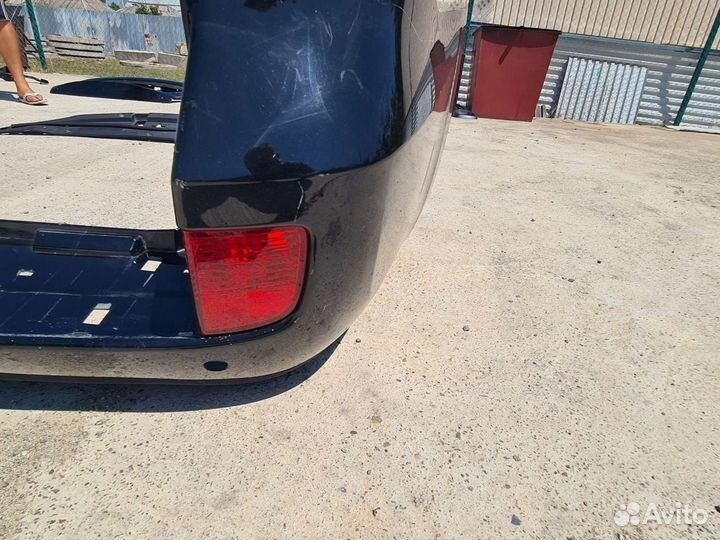 Бампер задний на ленд крузер 200