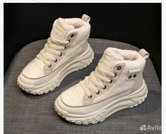 Кроссовки женские