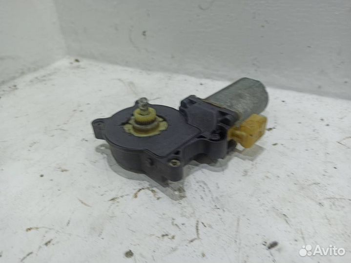 Моторчик заднего левого стеклоподъемника