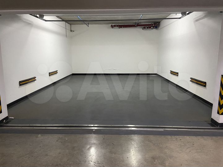 Машиноместо, > 30 м²