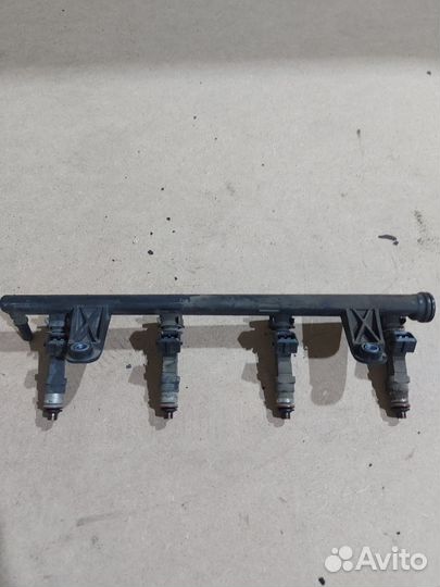 Топливная рампа Renault Logan 8200494284B 1. 4 K7M