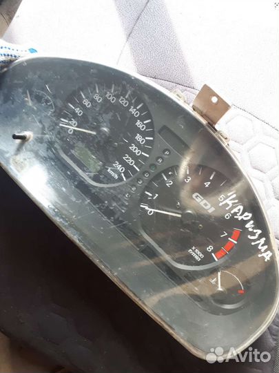 Щиток приборов Mitsubishi Carisma