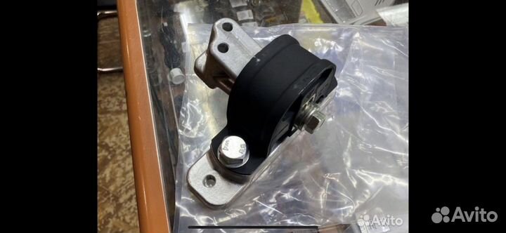 Опора двигателя правая веста усиленная