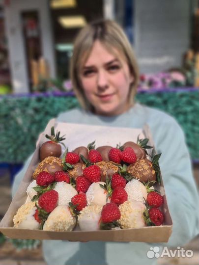 Клубника в шоколаде розы