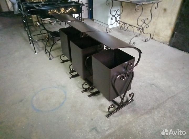 Урны кованые