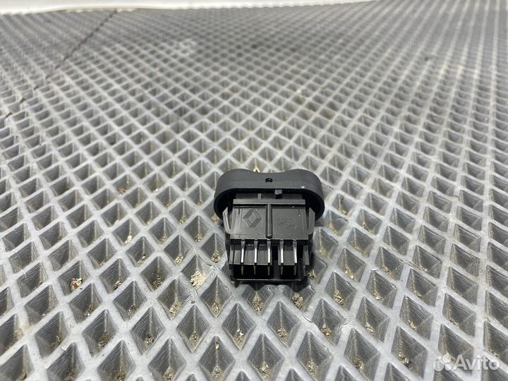 Кнопка центрального замка Nissan Almera (G15) 2013-2018