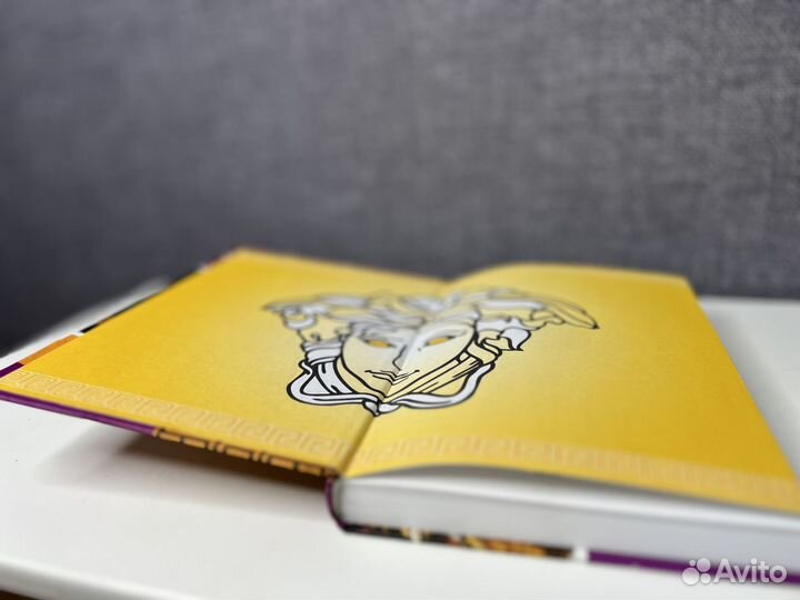 Книги о моде. Диор о Dior. Джанни Версаче